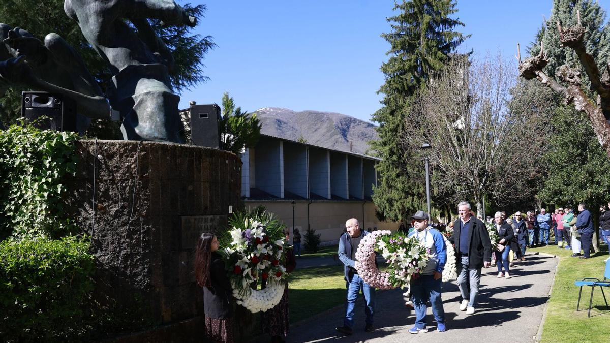Homenaje a los mineros fallecidos en Cerredo, en el aniversario del accidente.