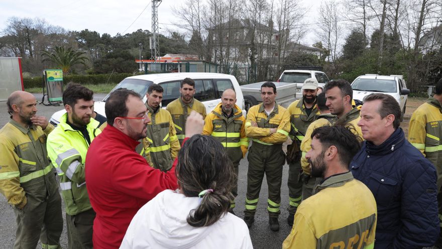 Asturias supera la fase crítica de los incendios: “Quedan 22, bajo control y ya no es necesaria la ayuda de la UME ni de otras autonomías”
