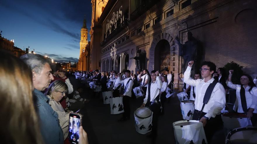 Más de 100 cofrades rinden homenaje a Francisco de Goya en la clausura de las fiestas