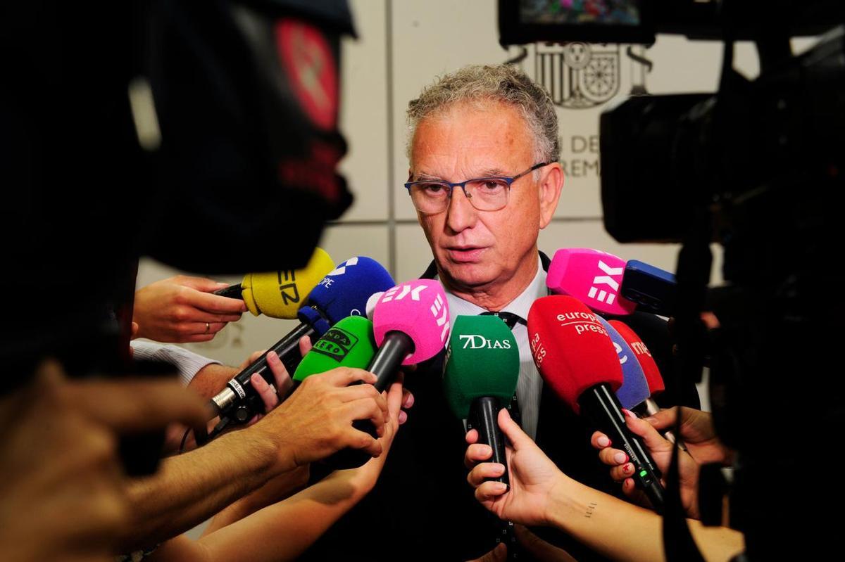 José Luis Quintana, delegado del Gobierno en Extremadura, atiende a la prensa, este martes.