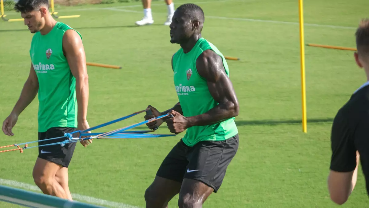 Los últimos fichajes del Elche estarán en la convocatoria frente al Córdoba