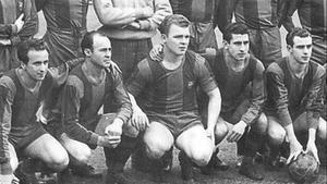 La celebre delantera del Barça inmortalizada por Serrat: de izquierda a derecha, Basora, César, Kubala, Moreno y Manchón.