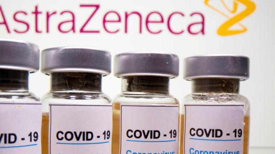 AstraZeneca diu que la seva vacuna protegeix contra els casos greus de la variant sud-africana, no els lleus