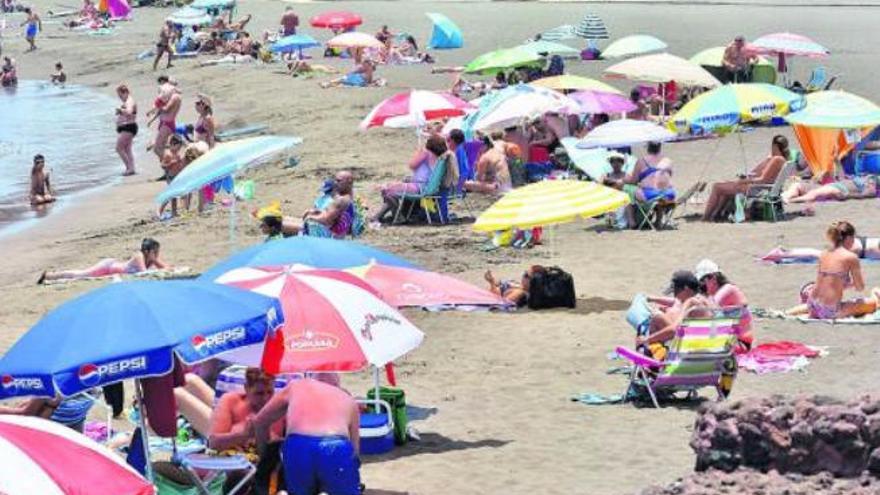 Playa de Melenara, en Telde, con temperaturas que ayer rozaron los 30 grados centígrados.