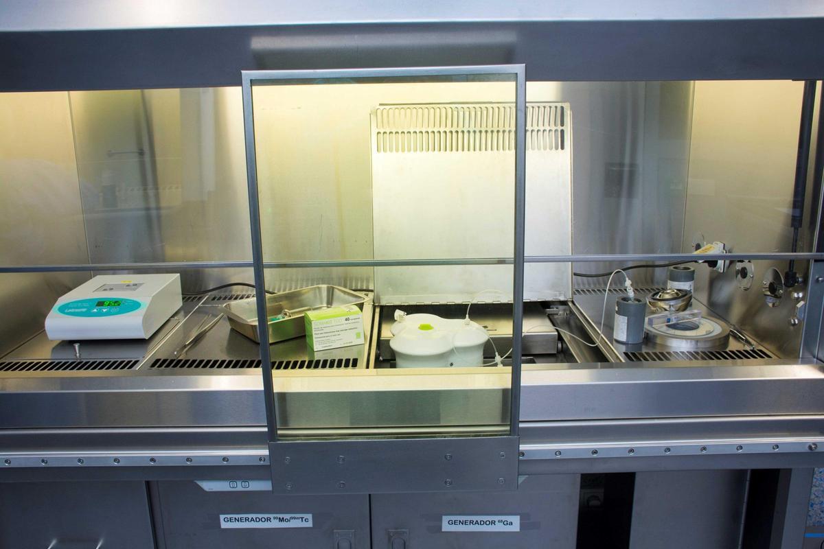 Equipamiento de radiofarmacia del HUCA.