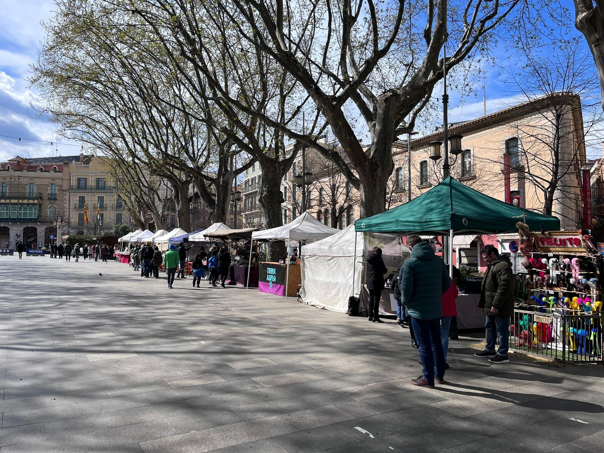 Torna la cua per comprar brunyols a la Rambla