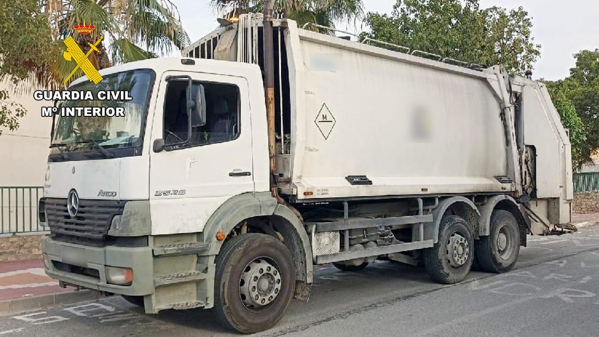 La Guardia Civil esclarece la sustracción del camión de la basura de Albudeite.