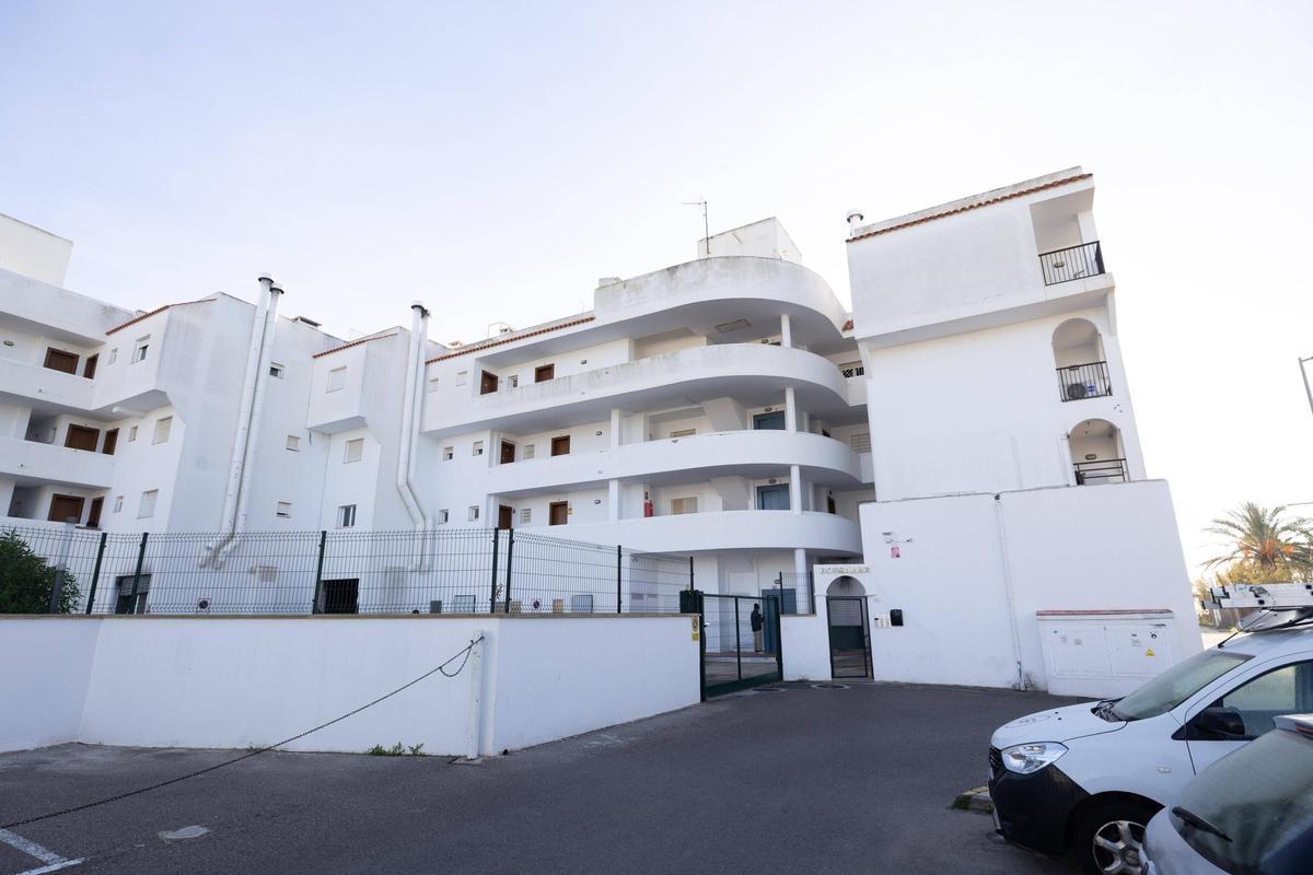 Galería: así están los restaurantes calcinados en Platja d'en Bossa siete meses después