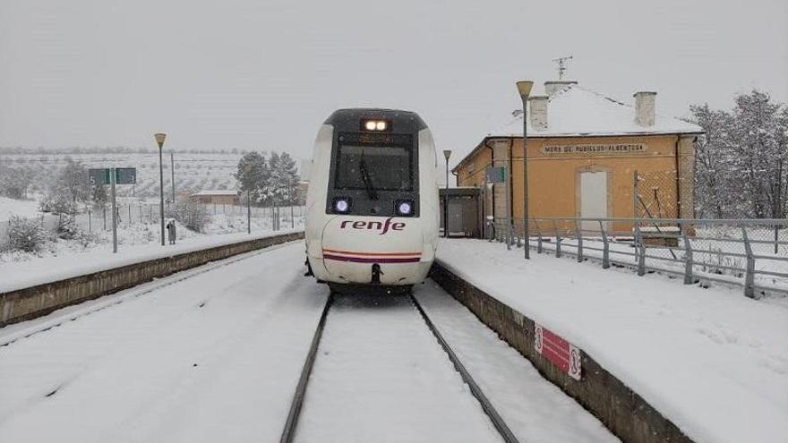 Ni autobuses ni trenes para llegar de Extremadura a Madrid