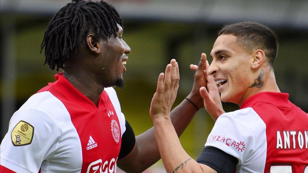 rpaniagua55567756 venlo  netherlands   24 10 2020   lassina traore  l  of ajax201024211434