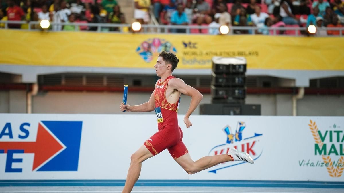 David García Zurita, durante una carrera de relevos.