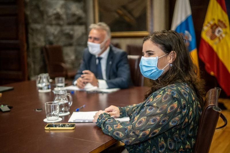 Ángel Víctor recibe a los representantes de la Federación de Cabildos