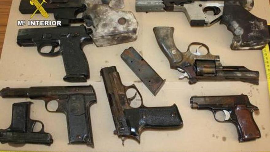 Dos detenidos por robar ocho pistolas de una caja fuerte en Abarán