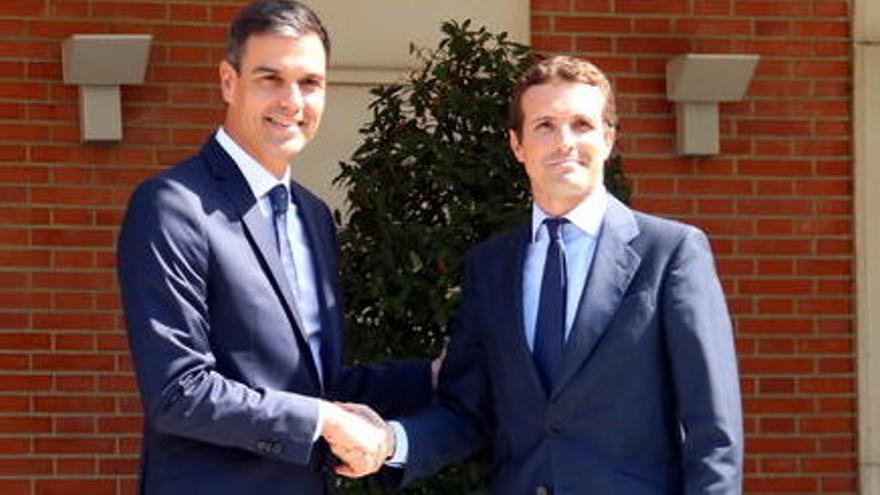 Pedro Sánchez i Pablo Casado, a la Moncloa.