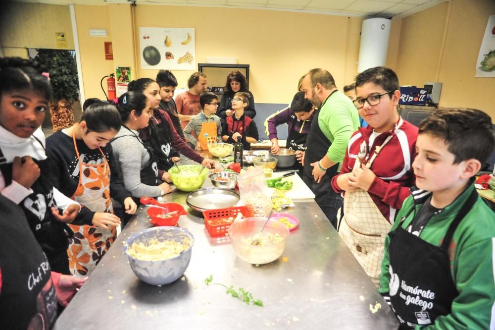 Pequeños chefs de Rubiáns con las manos en la masa