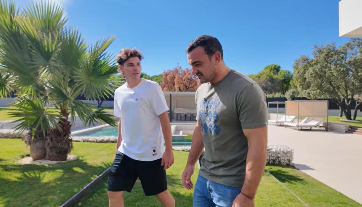 El jardín de Julián Álvarez, con la zona de la piscina.