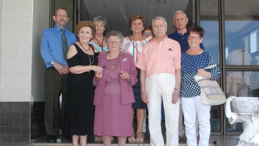 Antonio Contreras, Olga Álvarez, Victoria Blanco, Laudelina Rodríguez, Inés García, Victoria Sánchez, Félix San Miguel, Severino Vaquero y Adelia Hevia.