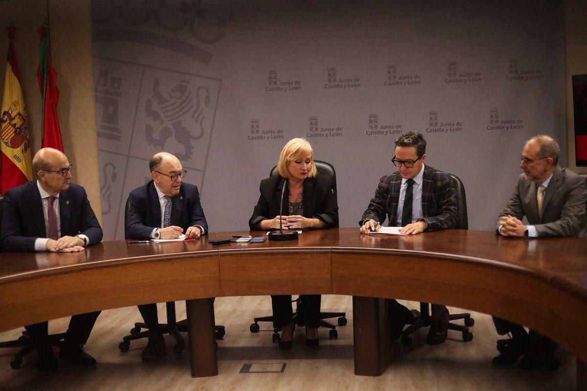Zamora. Firma del acuerdo institucional para la puesta en marcha de "Zamora FutureLab", espacio de innovación tecnológica. En la Sala de reuniones de la Delegación Territorial de la Junta de Castilla y León en Zamora