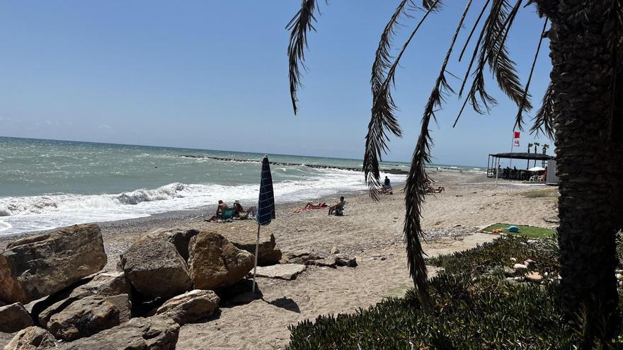 Acaba un mes de julio con más banderas amarillas y rojas e imprudencias en las playas de la provincia de Castellón