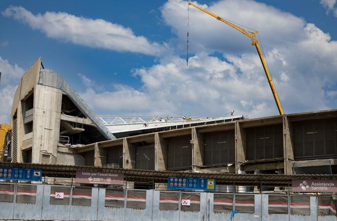 La visera del Camp Nou, desmantelada