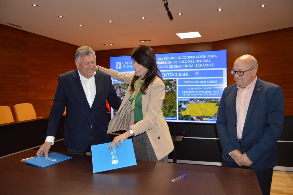 Firma del acuerdo entre la Xunta y el Concello de Sanxenxo.