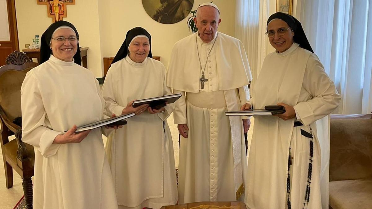 Sor Lucía Caram (a la derecha) en la segunda visita que hizo al santo padre con las hermanas del convento sor Pilar y sor Juana Mari, el pasado septiembre | ARCHIVO PARTICULAR