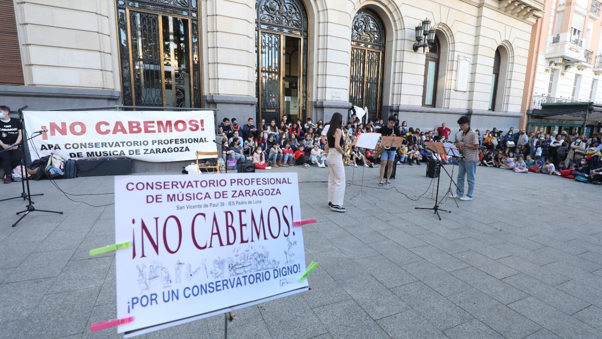 Protesta en el año 2022 de los alumnos del consevatorio profesional de música de Zaragoza.