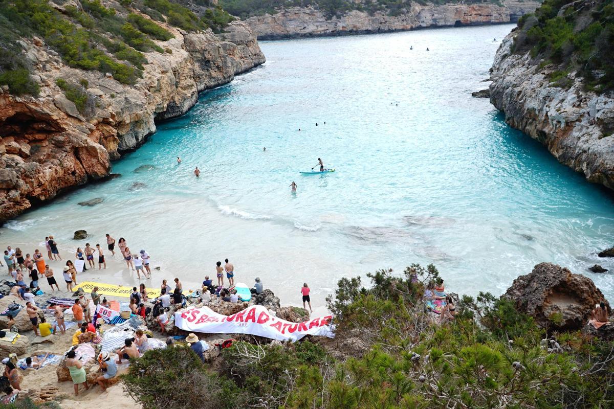 Los mallorquines 'recuperan' el Caló des Moro