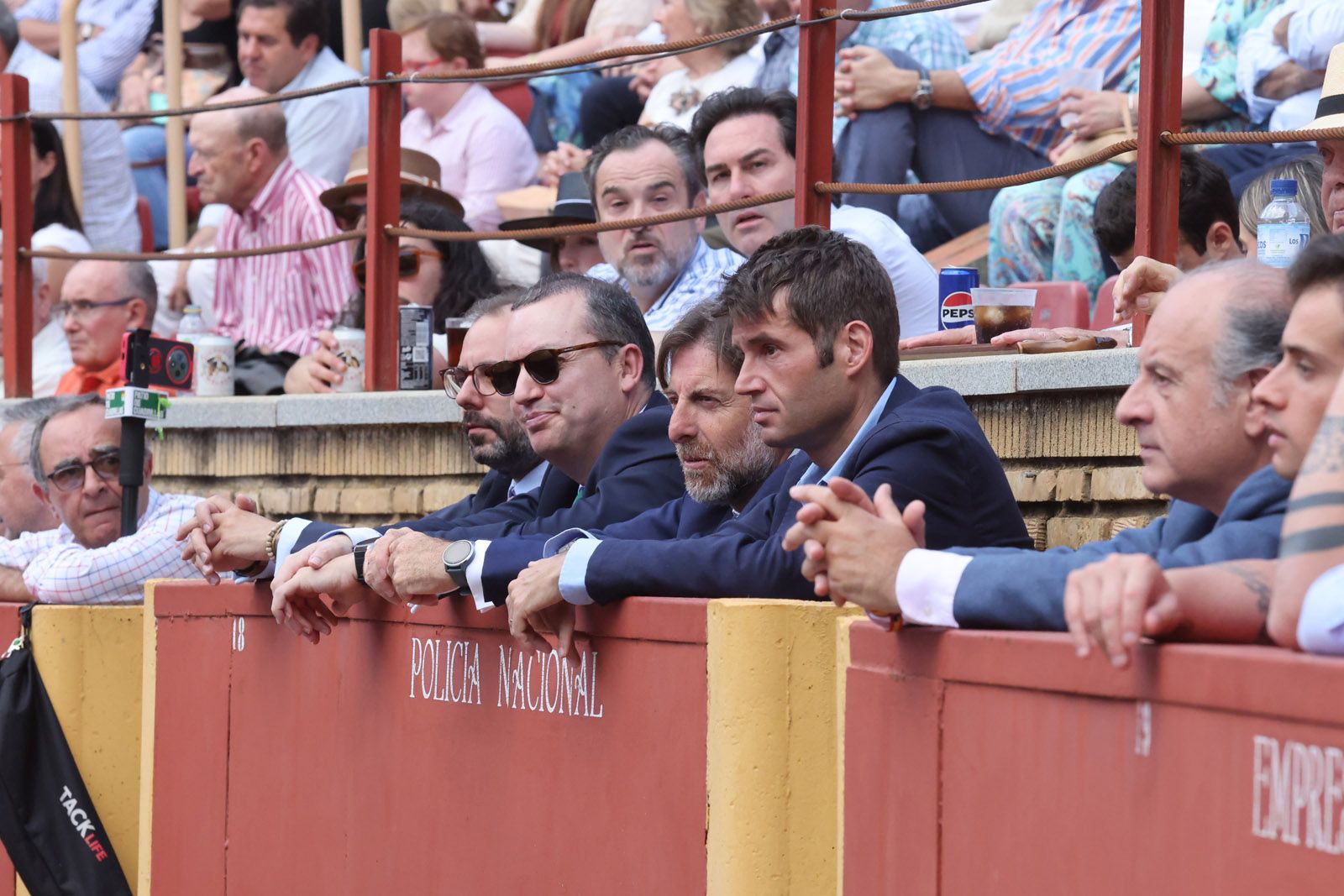 Javier Zulueta y Manuel Quintana abren la puerta de Los Califas