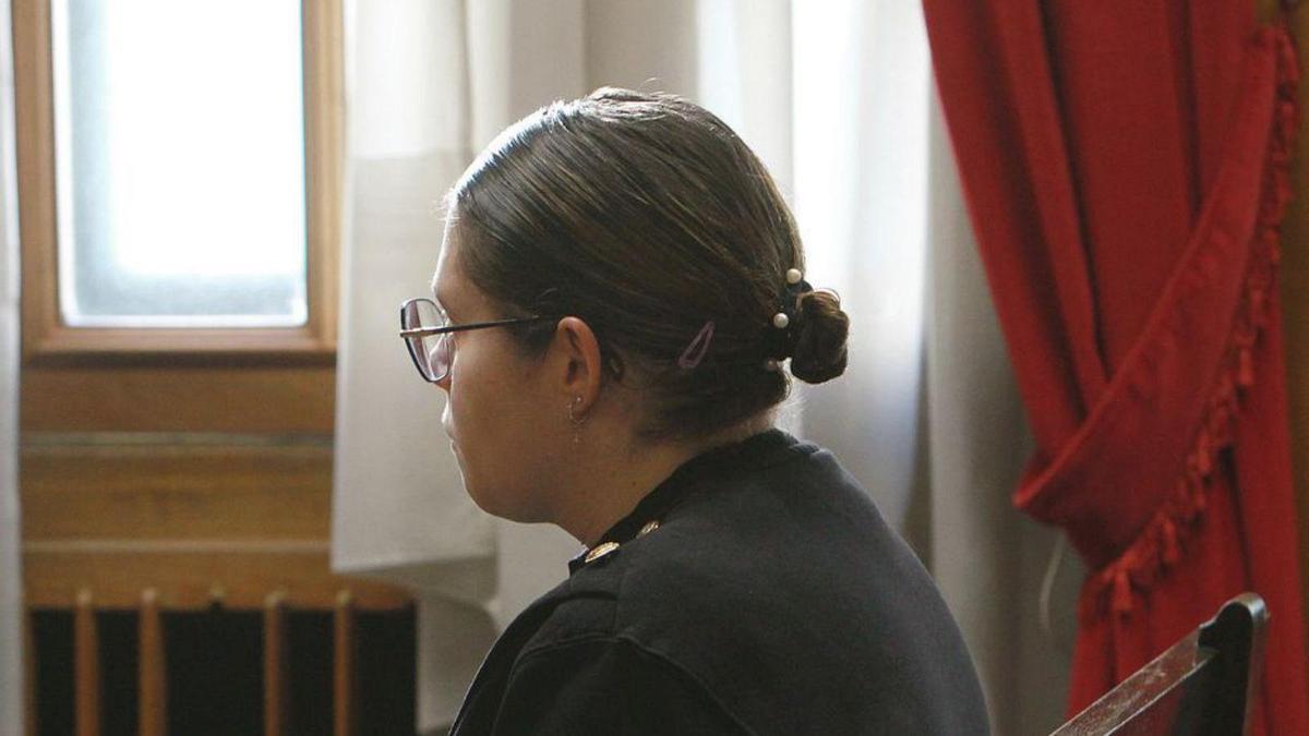 La acusada en el banquillo de la Audiencia Provincial.