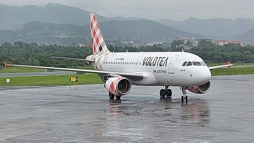 Un juez de Oviedo condena a Volotea por no informar a dos pasajeros de la reprogramación del vuelo