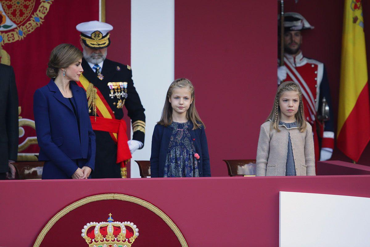 Doña Letizia, Leonor y Sofía en el desfile de las Fuerzas Armadas