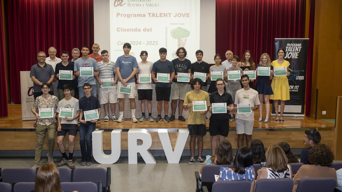 Graduados del programa 'Talent jove' del curso 2024-2025.