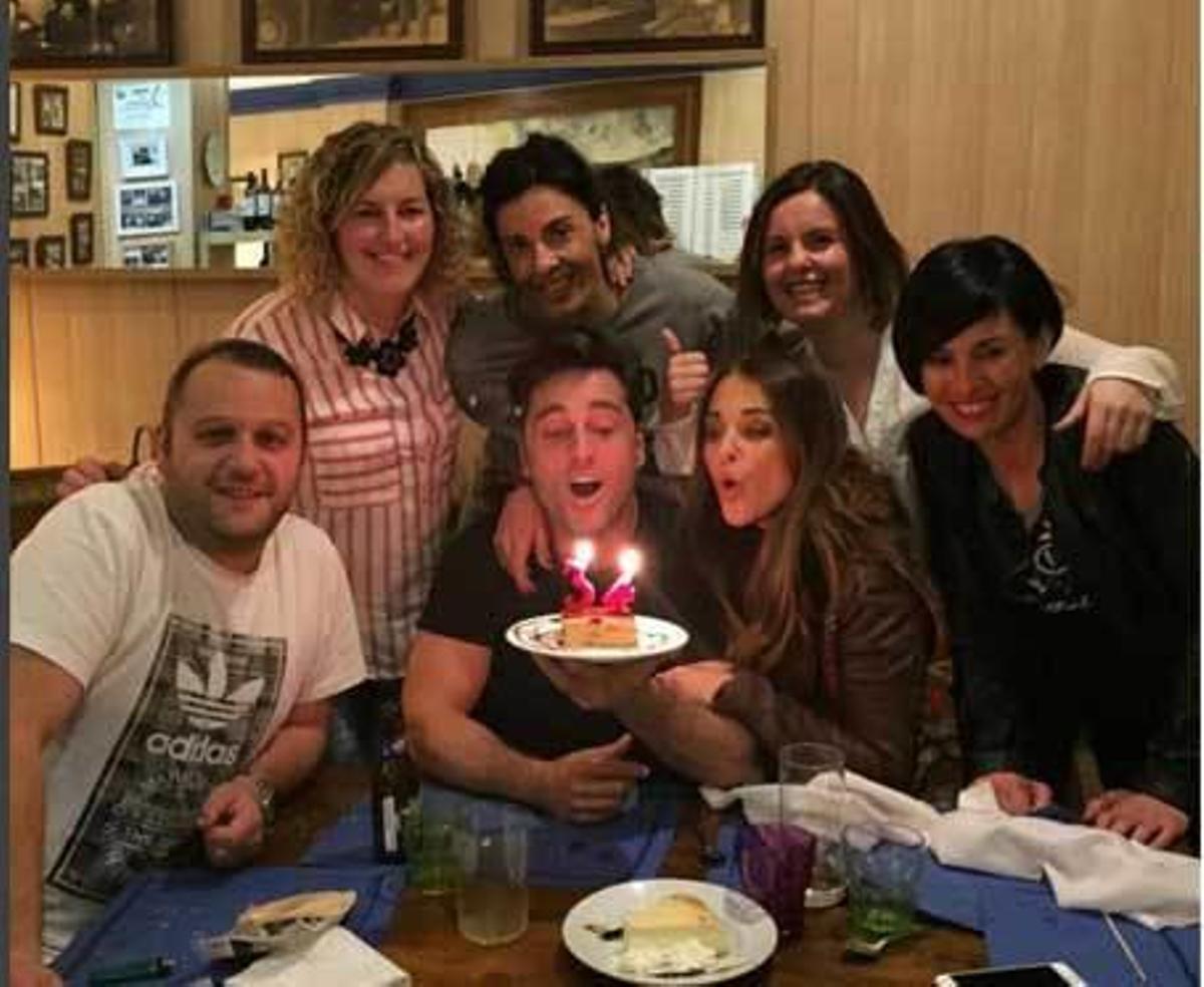 Bustamante celebra el cumpleaños con Paula Echevarría en Candás