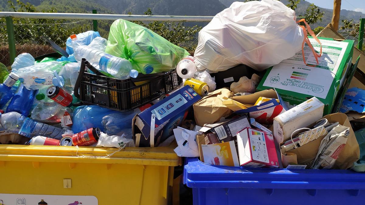 El volumen de recogida de basura ha disminuido un 20% por la crisis, según el Consell.