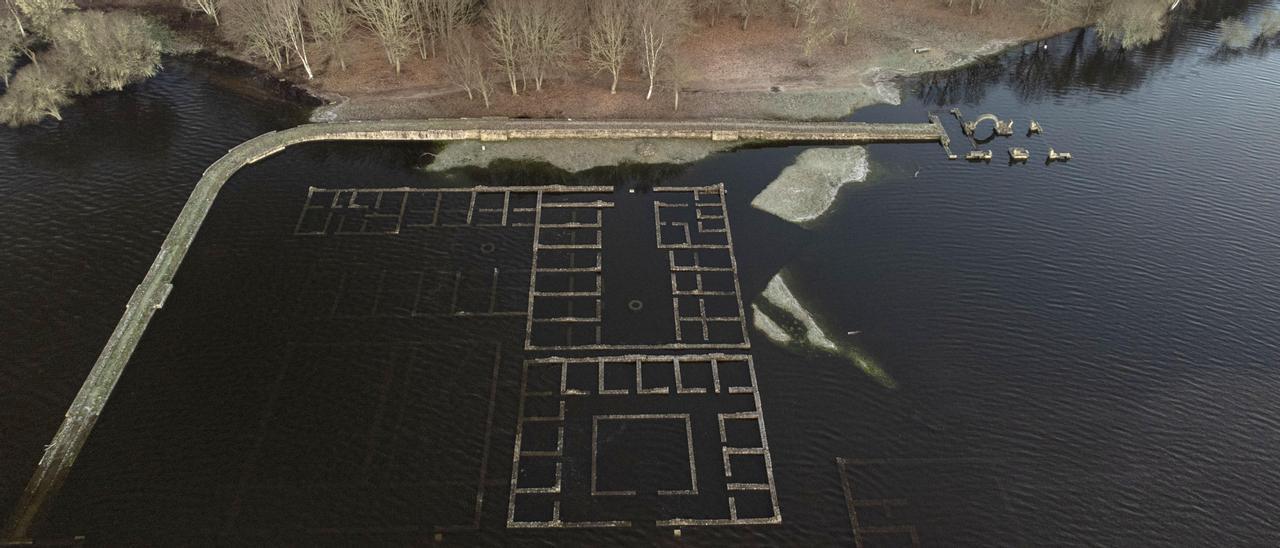 El campamento romano de Bande casi está sumergido por completo tras tanta lluvia acumulada.