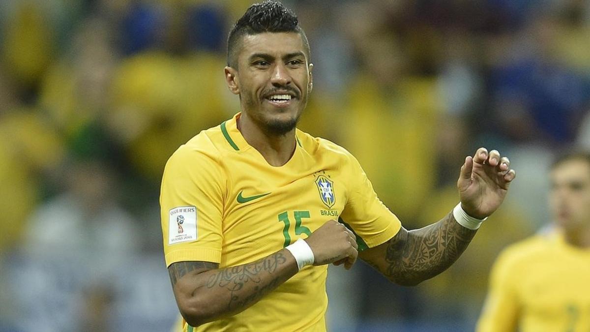 Paulinho, en un partido con la selección brasileña.