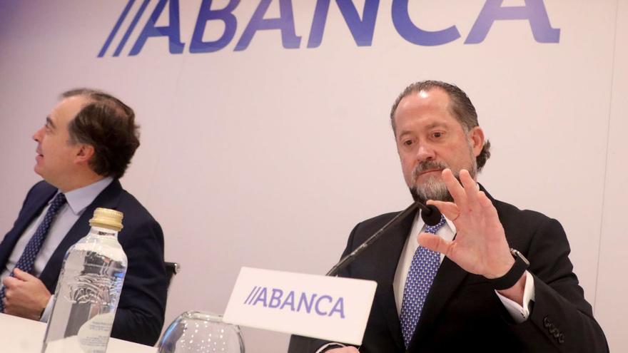 El presidente de Abanca, Juan Carlos Escotet (d.) con su número dos, Francisco Botas. |   // XOÁN ÁLVAREZ