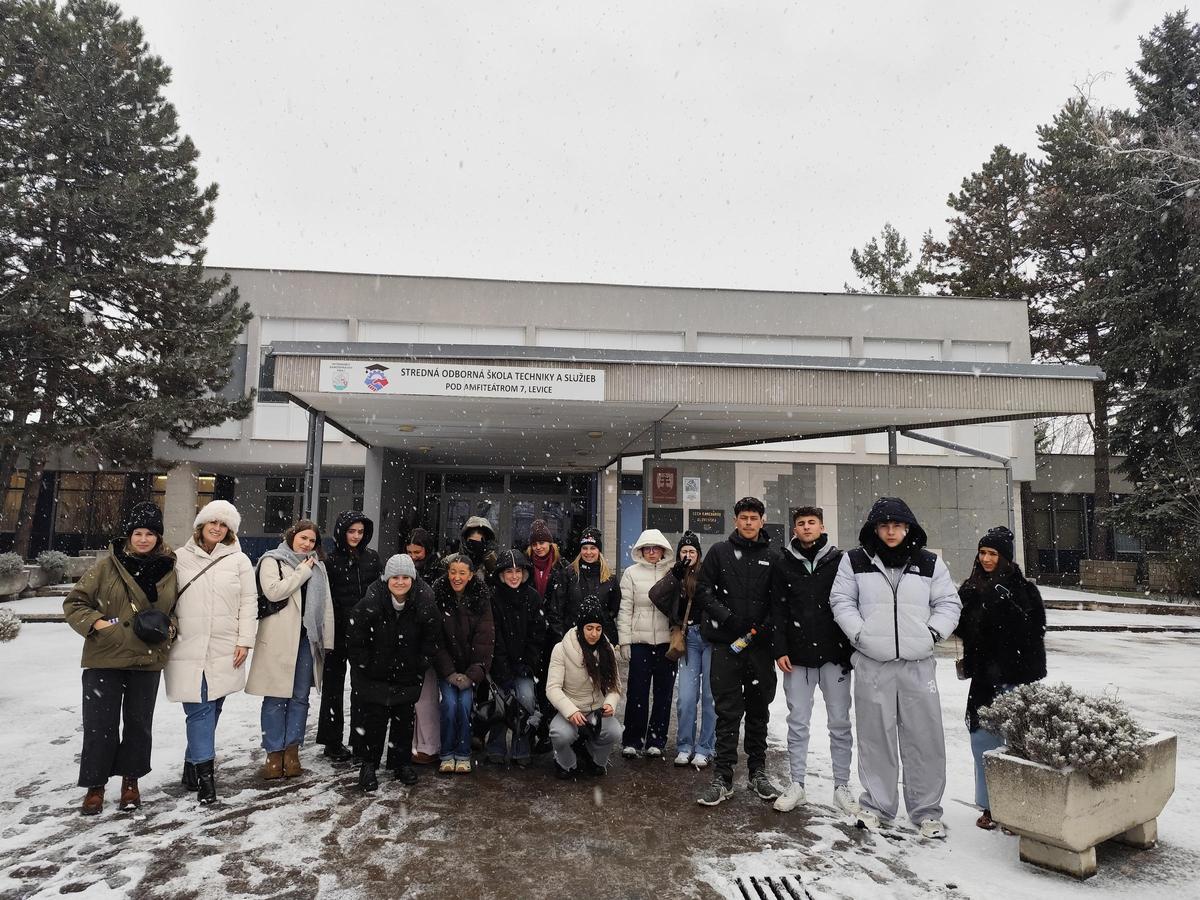 Alumnado de Comercio en el centro de acogida en Levice (Eslovaquia).