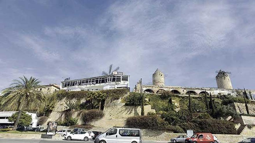 El talud del Jonquet deberÃ¡ mantenerse y se permite que los molinos privados cambien su uso para convertirse en viviendas, bares o restaurantes.