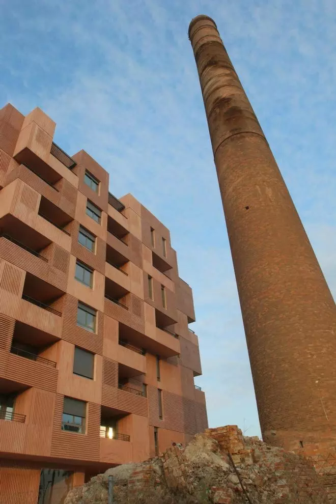 Rehabilitarán la chimenea de la fábrica de la Cros en Huelin