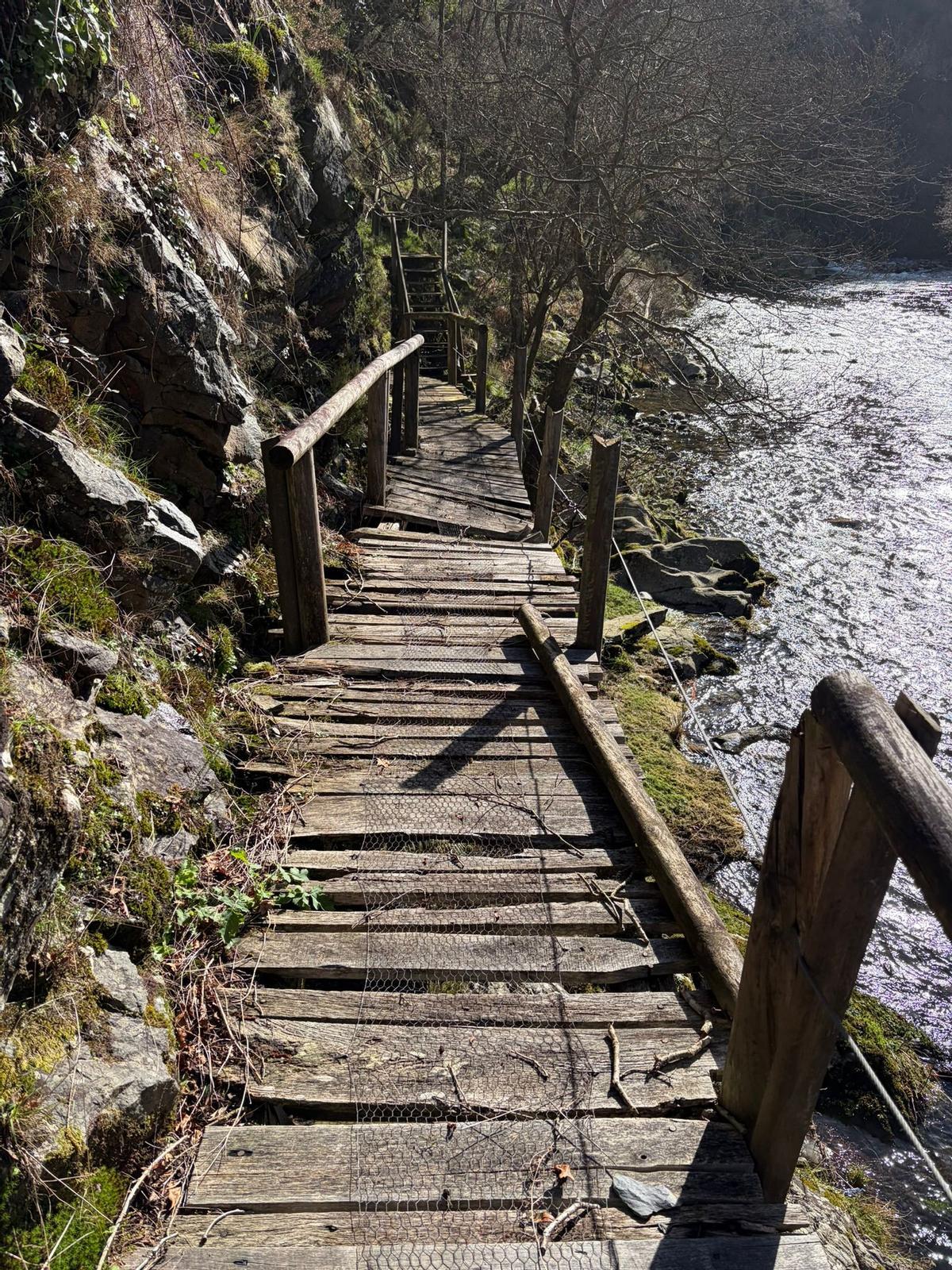 Estado de una de las pasarelas.