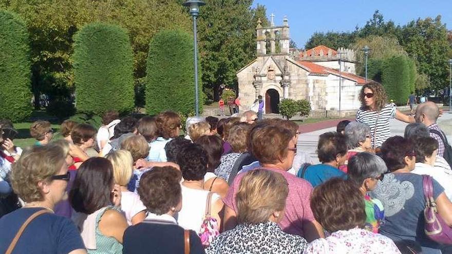 Una visita guiada por el casco histórico de Cangas. // Gonzalo Núñez