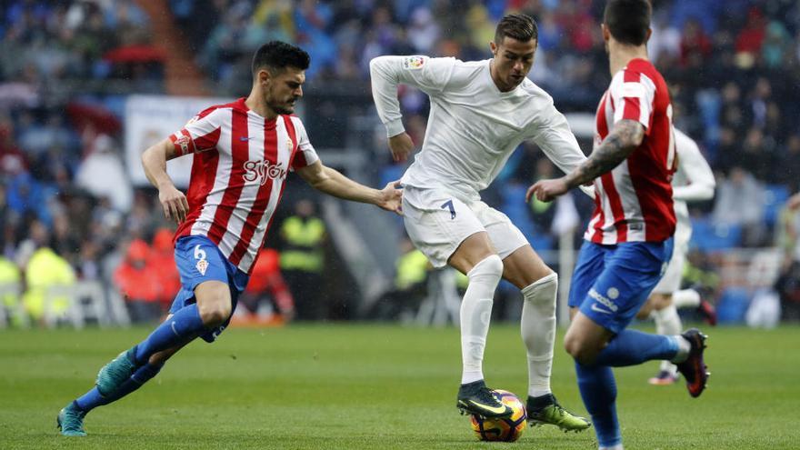 El Madrid vence al Sporting con doblete de Cristiano