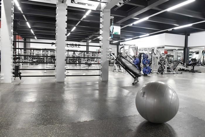 Los gimnasios se preparan para abrir.