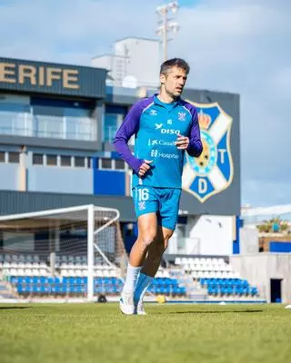 El CD Tenerife, ante el Real Madrid Castilla, un rival con pedigrí para aumentar la ventaja a 12