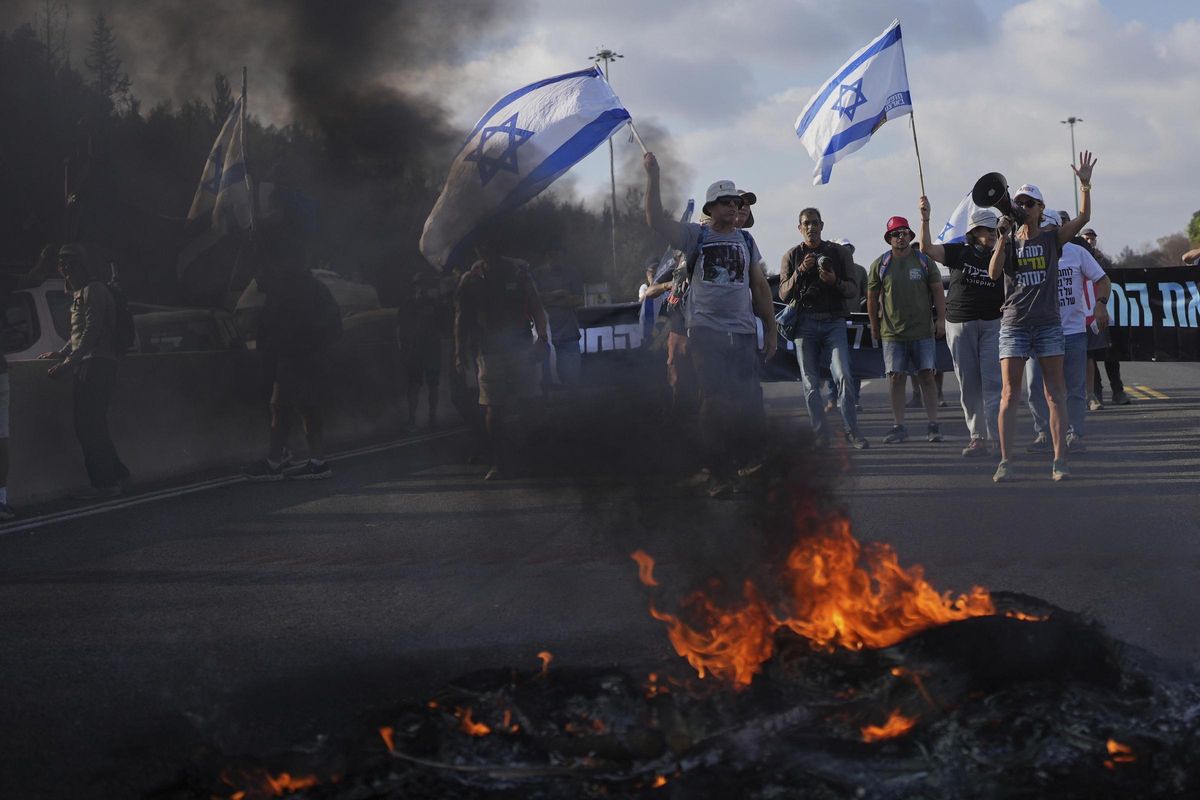 Manifestantes israelíes piden un acuerdo para la liberación de los rehenes en Gaza.