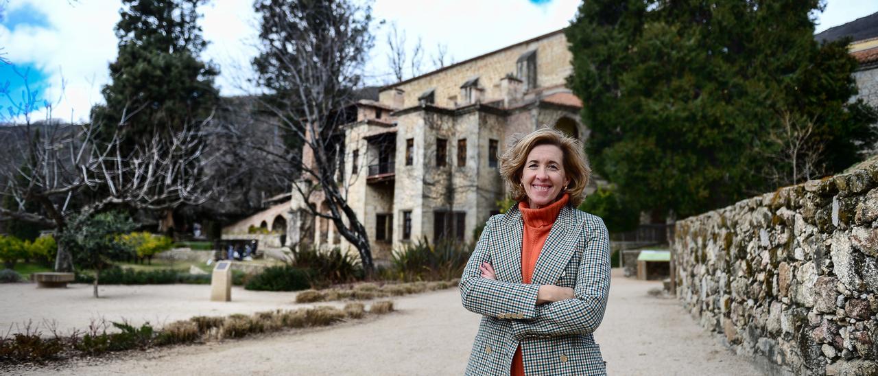 La presidenta de Patrimonio Nacional, ante el monasterio de Yuste, en Extremadura.