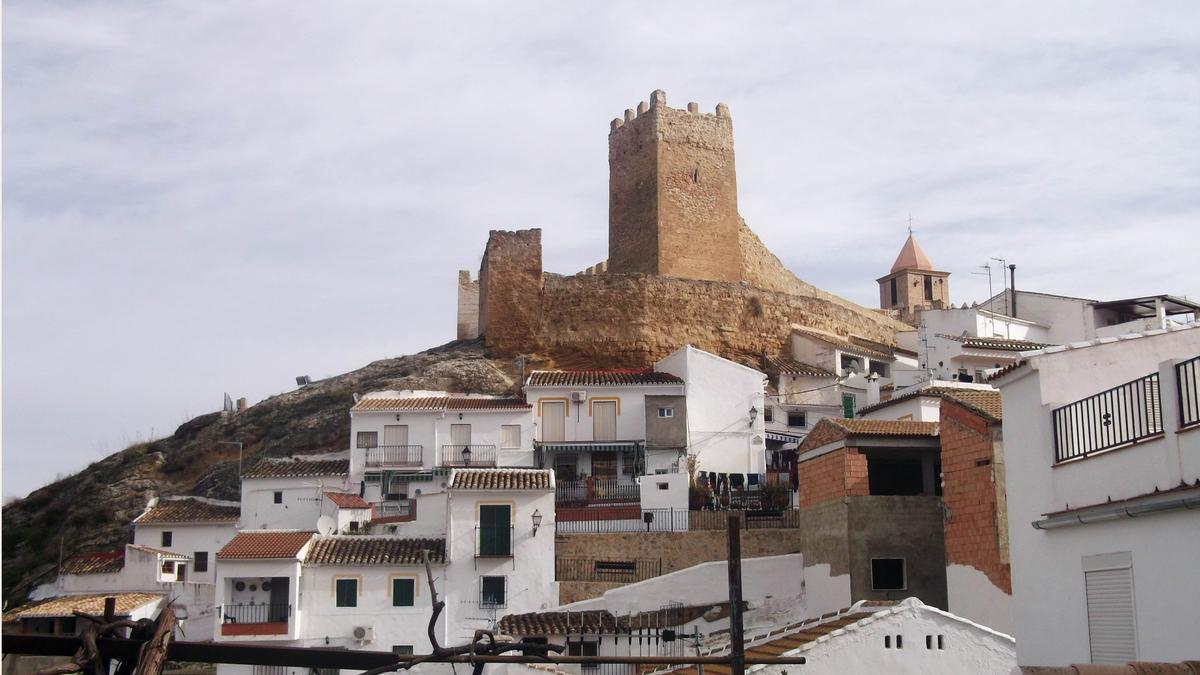 Vista del Castillo de Iznájar.