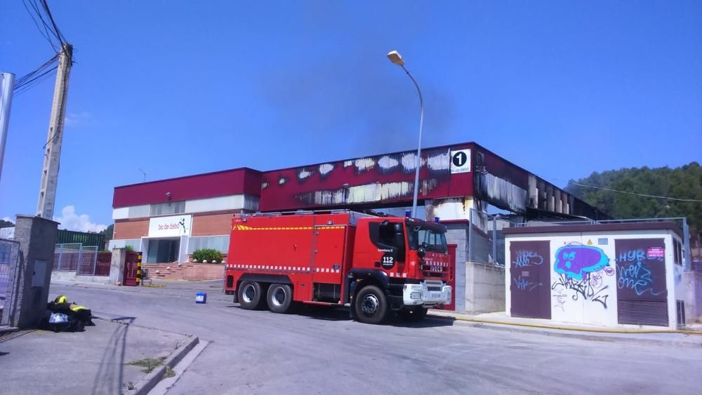 Incendi a la fàbrica Bo de debò a Sant Vicenç de Castellet